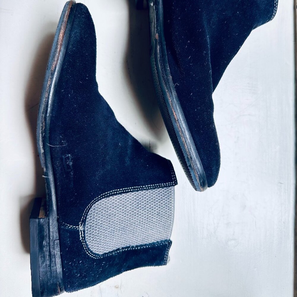 Calzoleria Toscana Posta Blue Suede Chelsea Boots, Size 7M